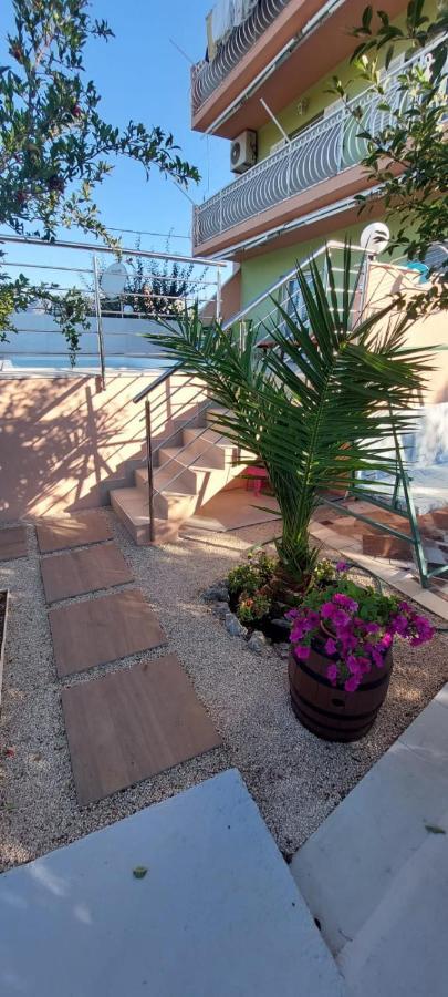 Apartment M&M With Private Pool Kucine Exterior photo
