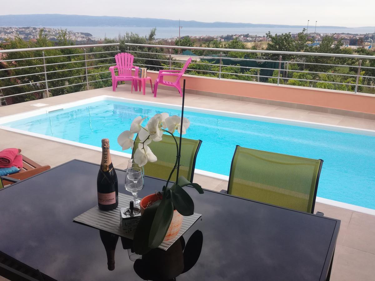 Apartment M&M With Private Pool Kucine Exterior photo